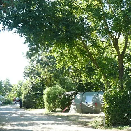 Kamp alanı Mobil Avec Animaux - 4 Pers. - Api-1-52-2245 Chaille-Les-Marais